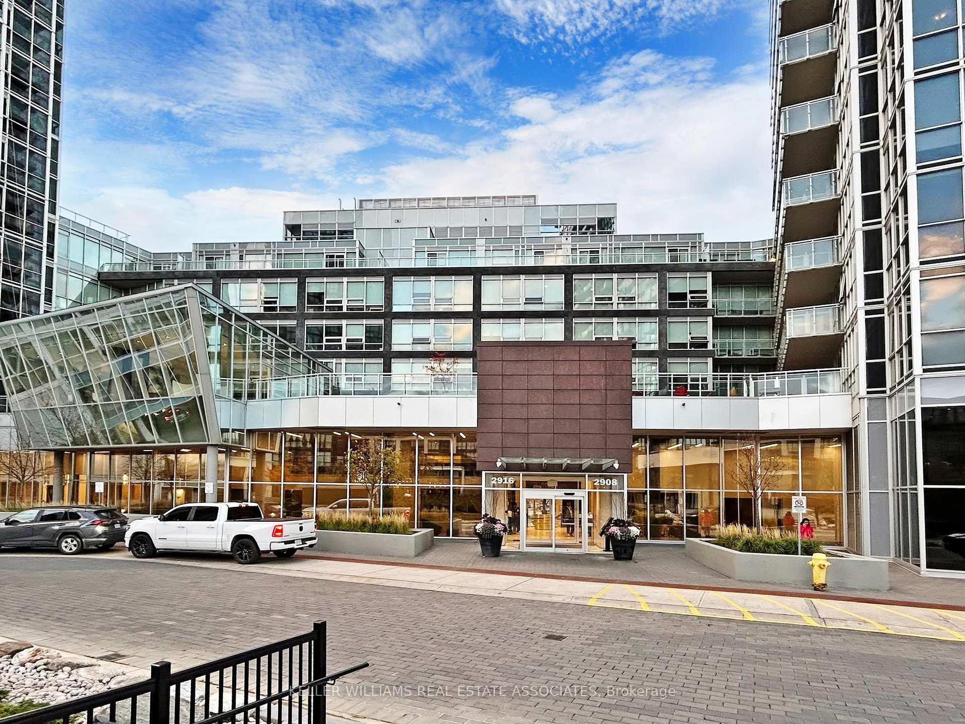 Photo 3 of Unit 606, 2916 Highway 7, Vaughan, Concord — HOMEH