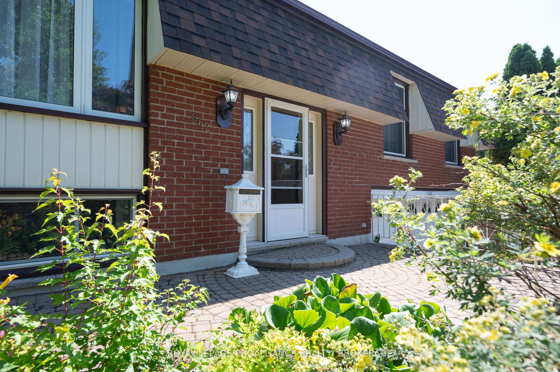 Photo 2 of 862 Berwick Place, Kingston, South of Taylor-Kidd Blvd — HOMEH