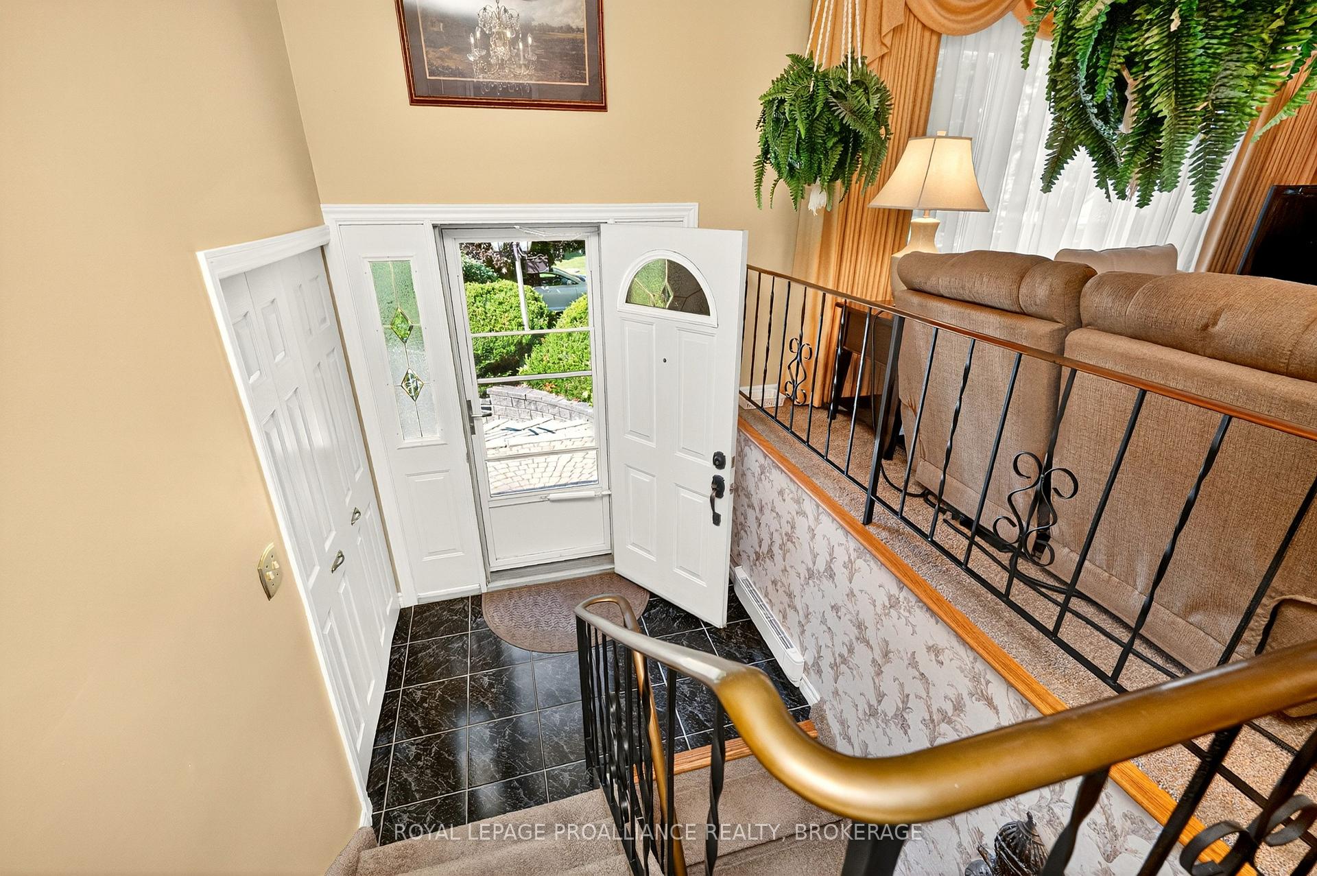 Photo 3 of 862 Berwick Place, Kingston, South of Taylor-Kidd Blvd — HOMEH
