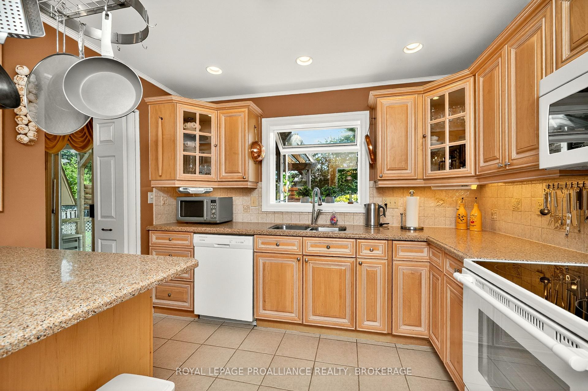Photo 8 of 862 Berwick Place, Kingston, South of Taylor-Kidd Blvd — HOMEH