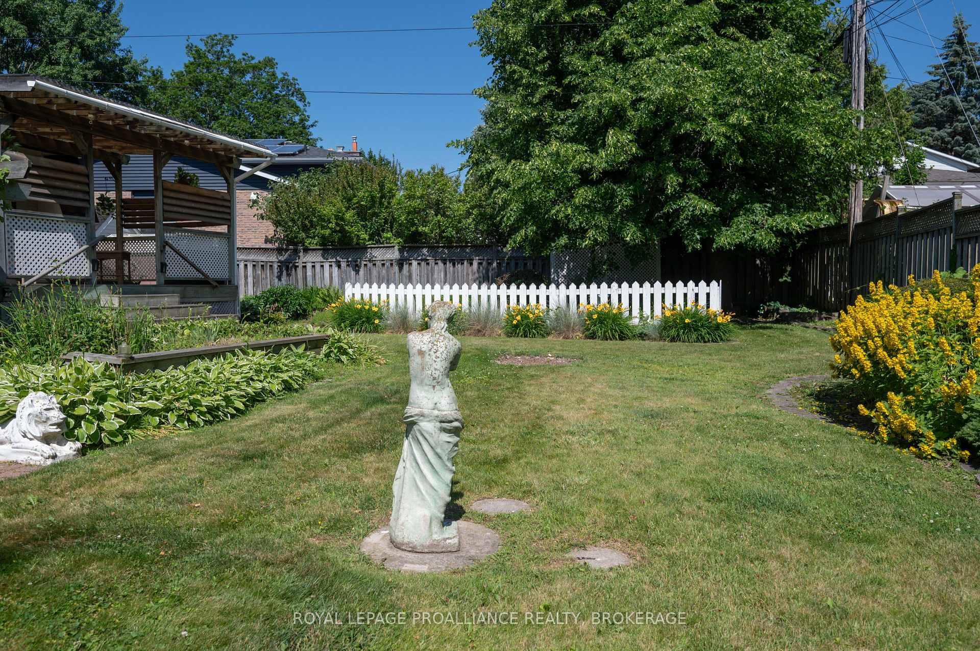 Photo 32 of 862 Berwick Place, Kingston, South of Taylor-Kidd Blvd — HOMEH