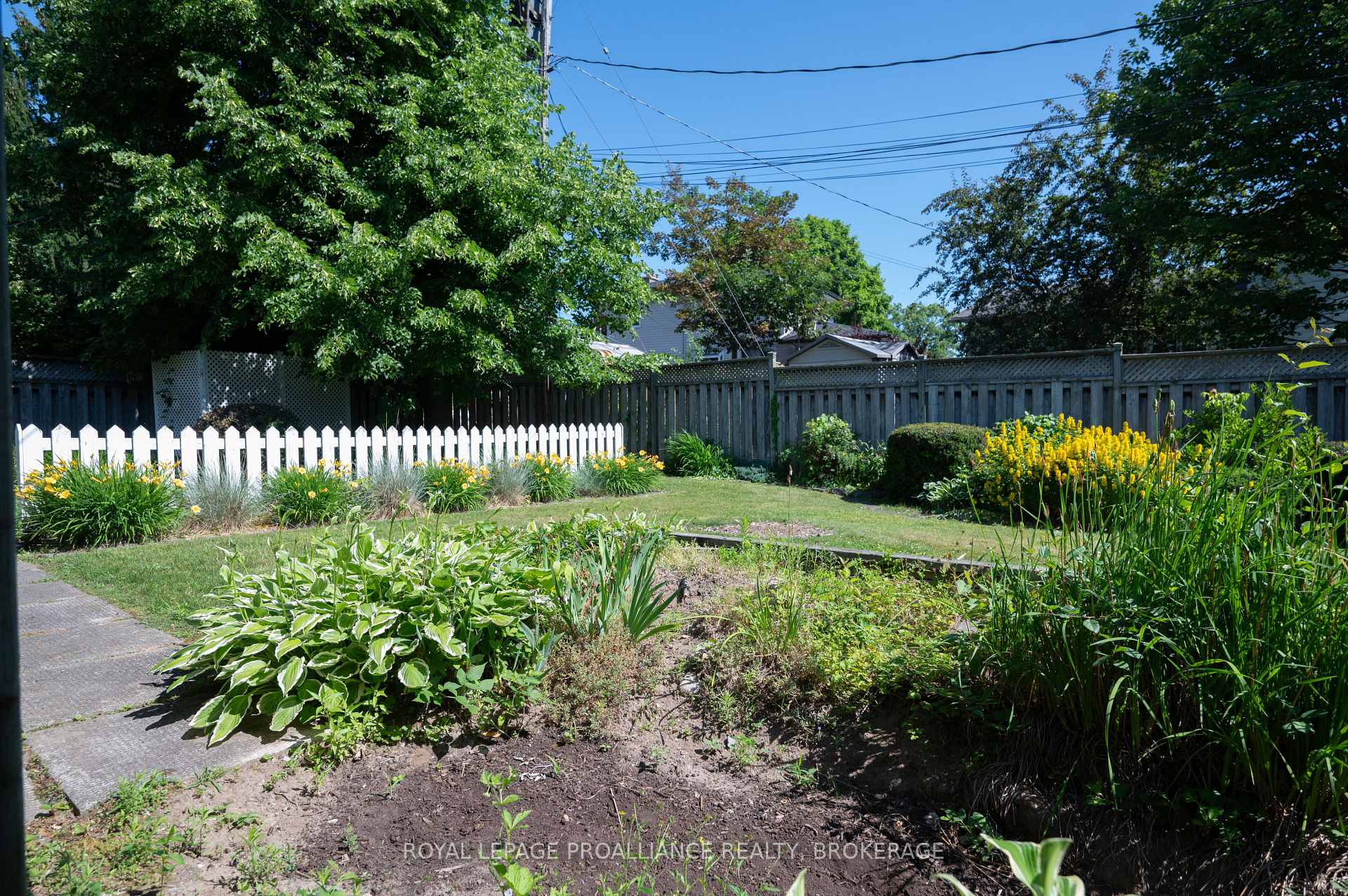 Photo 37 of 862 Berwick Place, Kingston, South of Taylor-Kidd Blvd — HOMEH