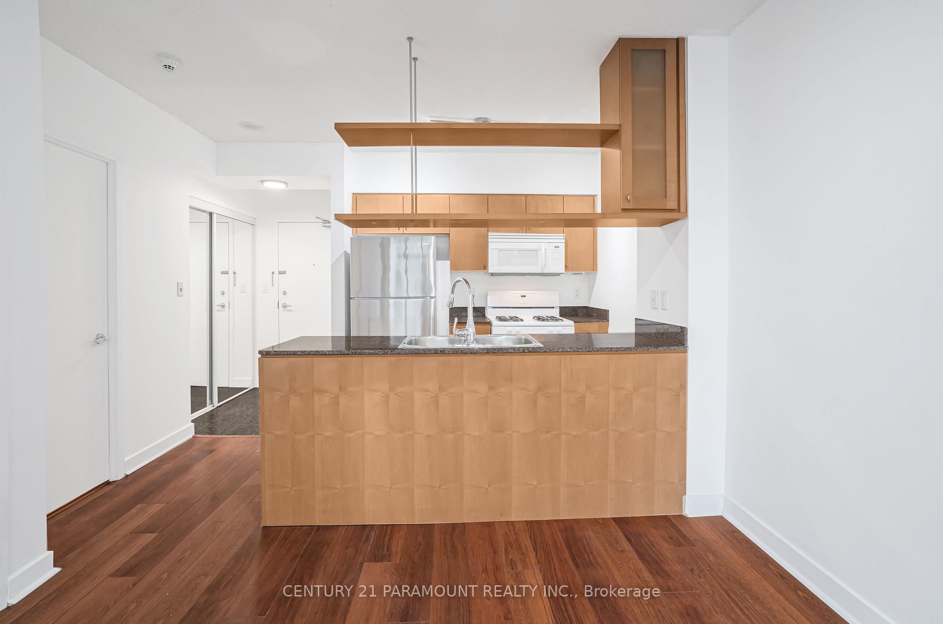 Photo 4 of Unit 1609, 5 Mariner Terrace, Toronto, Waterfront Communities — HOMEH