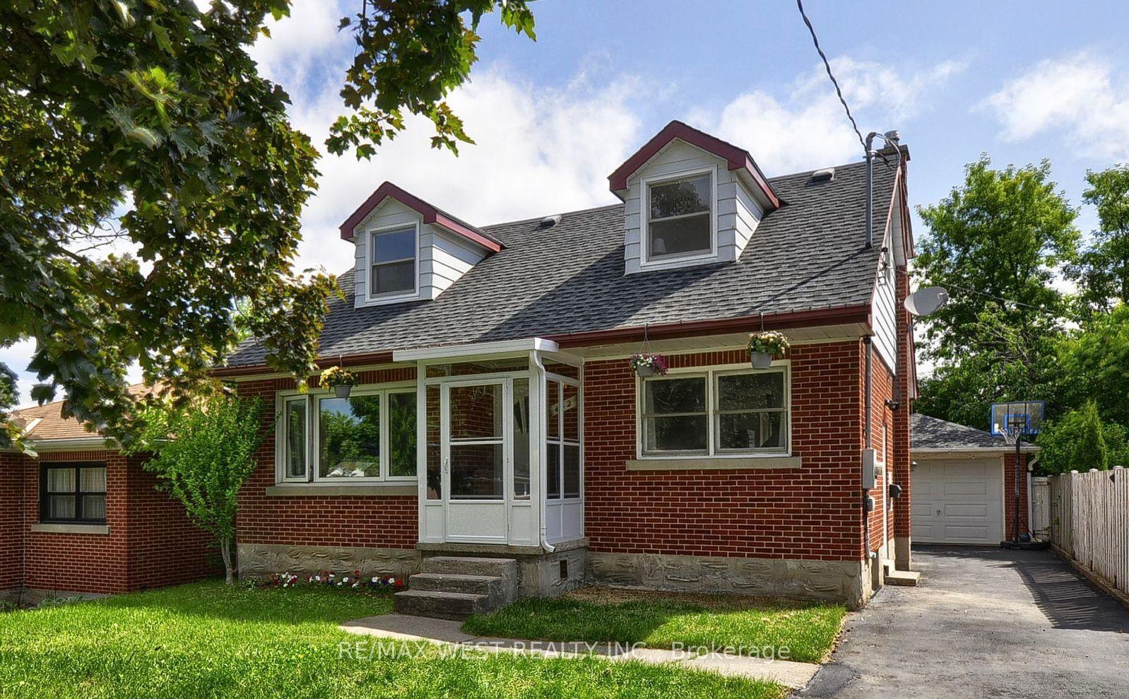 Front of 442 Highland Road E