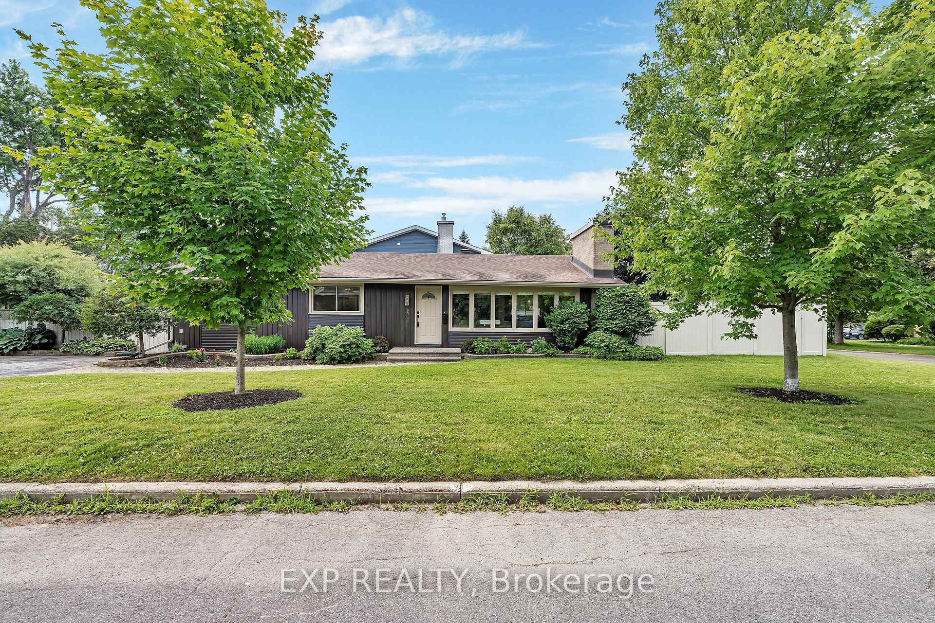 Photo 2 of 936 Blythdale Road, Ottawa, McKellar Heights/Glabar Park — HOMEH