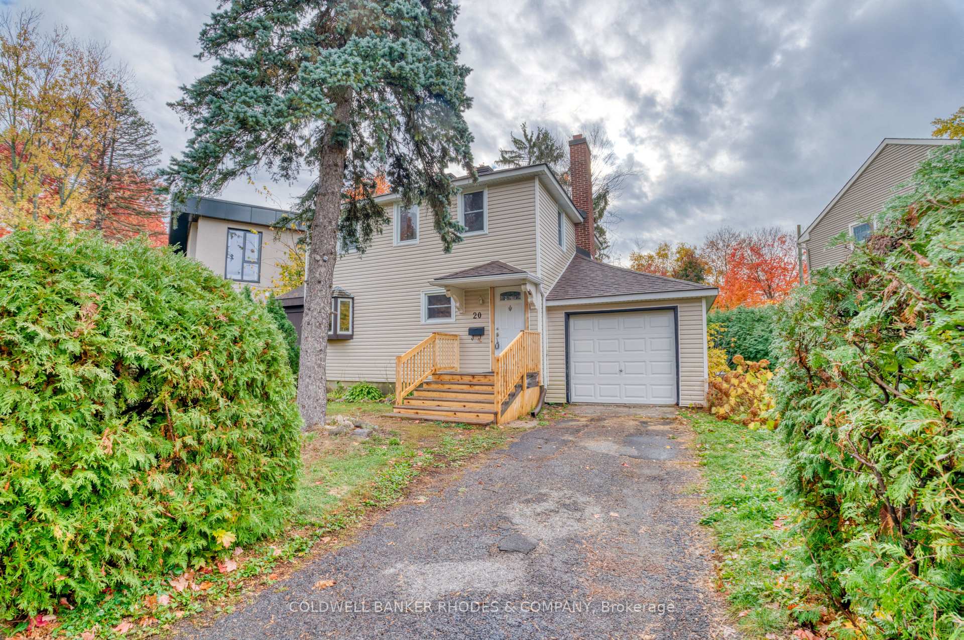 Photo 1 of 20 Bedford Crescent, Ottawa, Manor Park — HOMEH