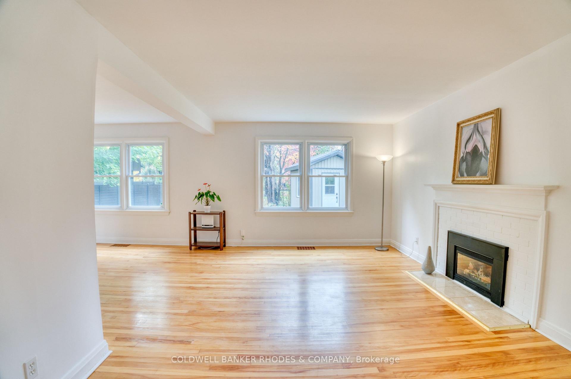 Photo 5 of 20 Bedford Crescent, Ottawa, Manor Park — HOMEH