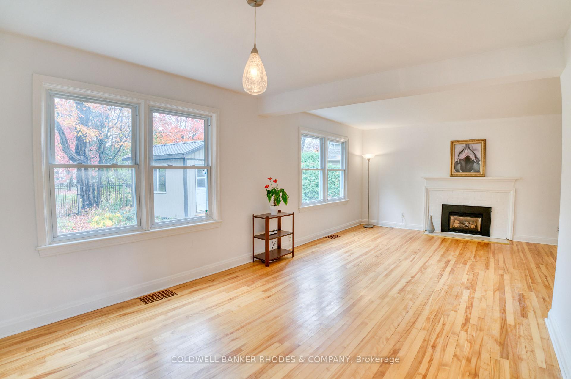 Photo 8 of 20 Bedford Crescent, Ottawa, Manor Park — HOMEH