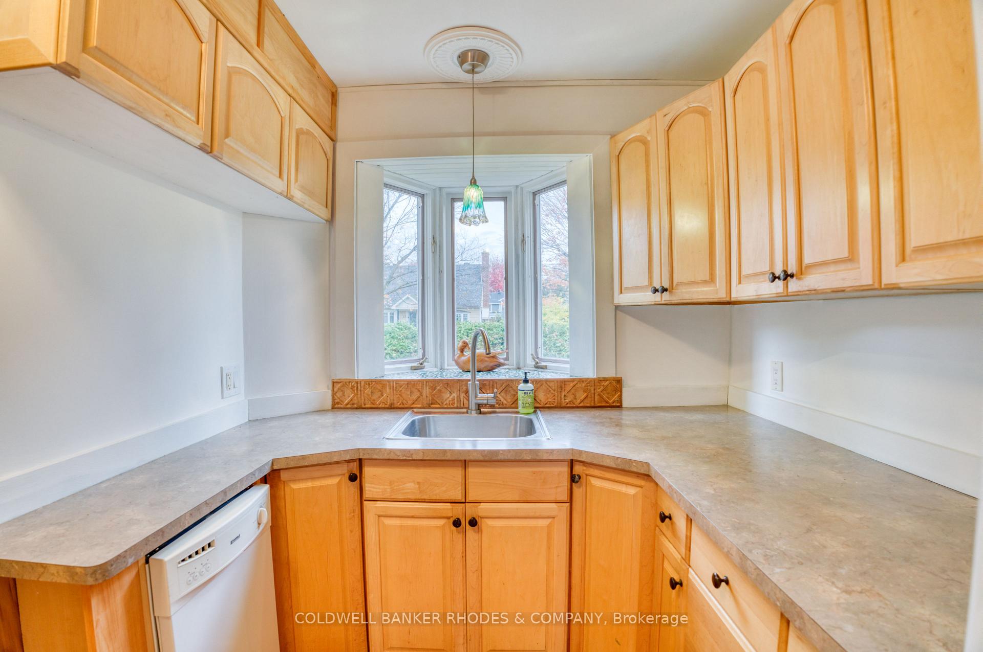 Photo 10 of 20 Bedford Crescent, Ottawa, Manor Park — HOMEH