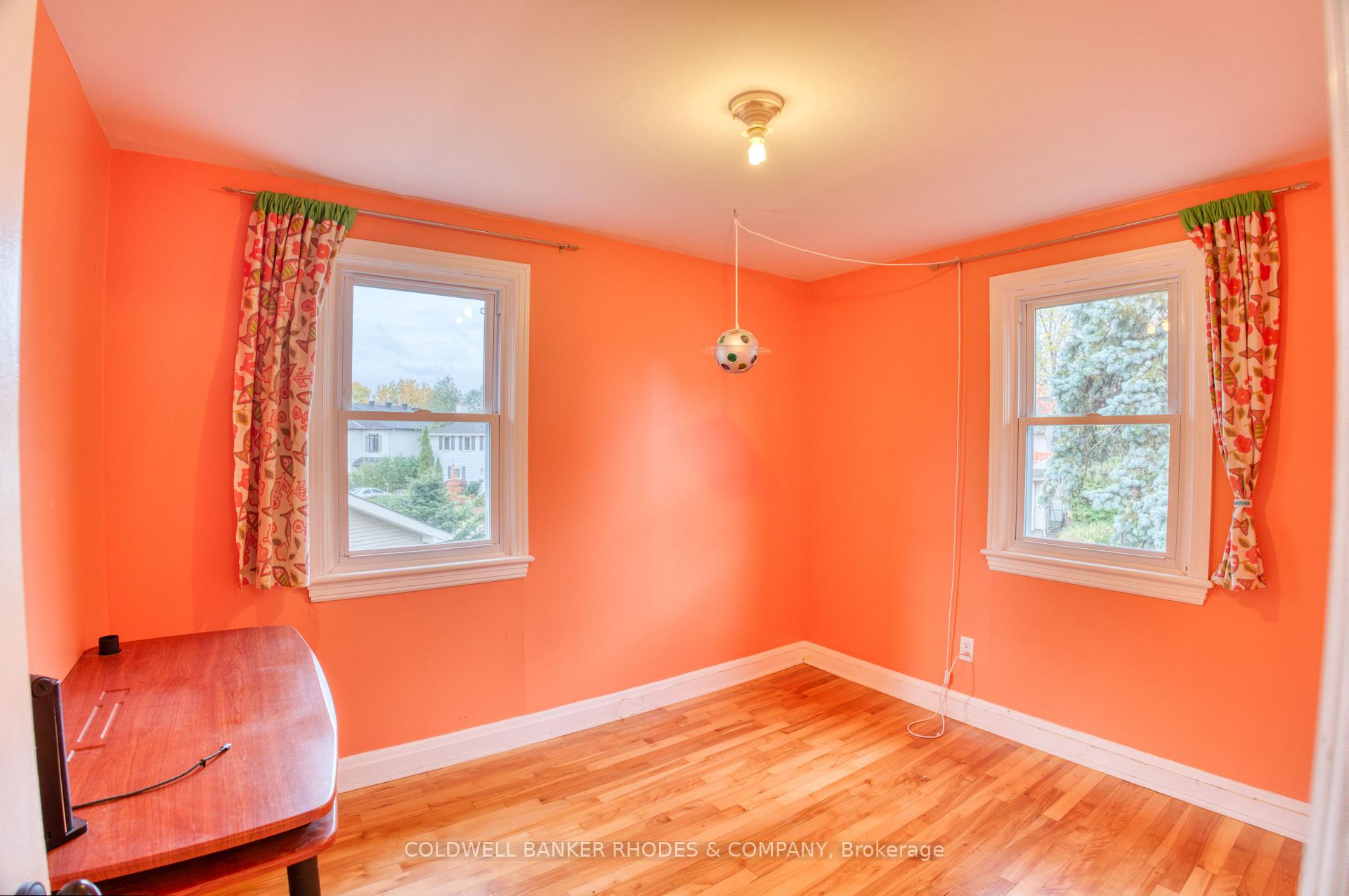 Photo 16 of 20 Bedford Crescent, Ottawa, Manor Park — HOMEH
