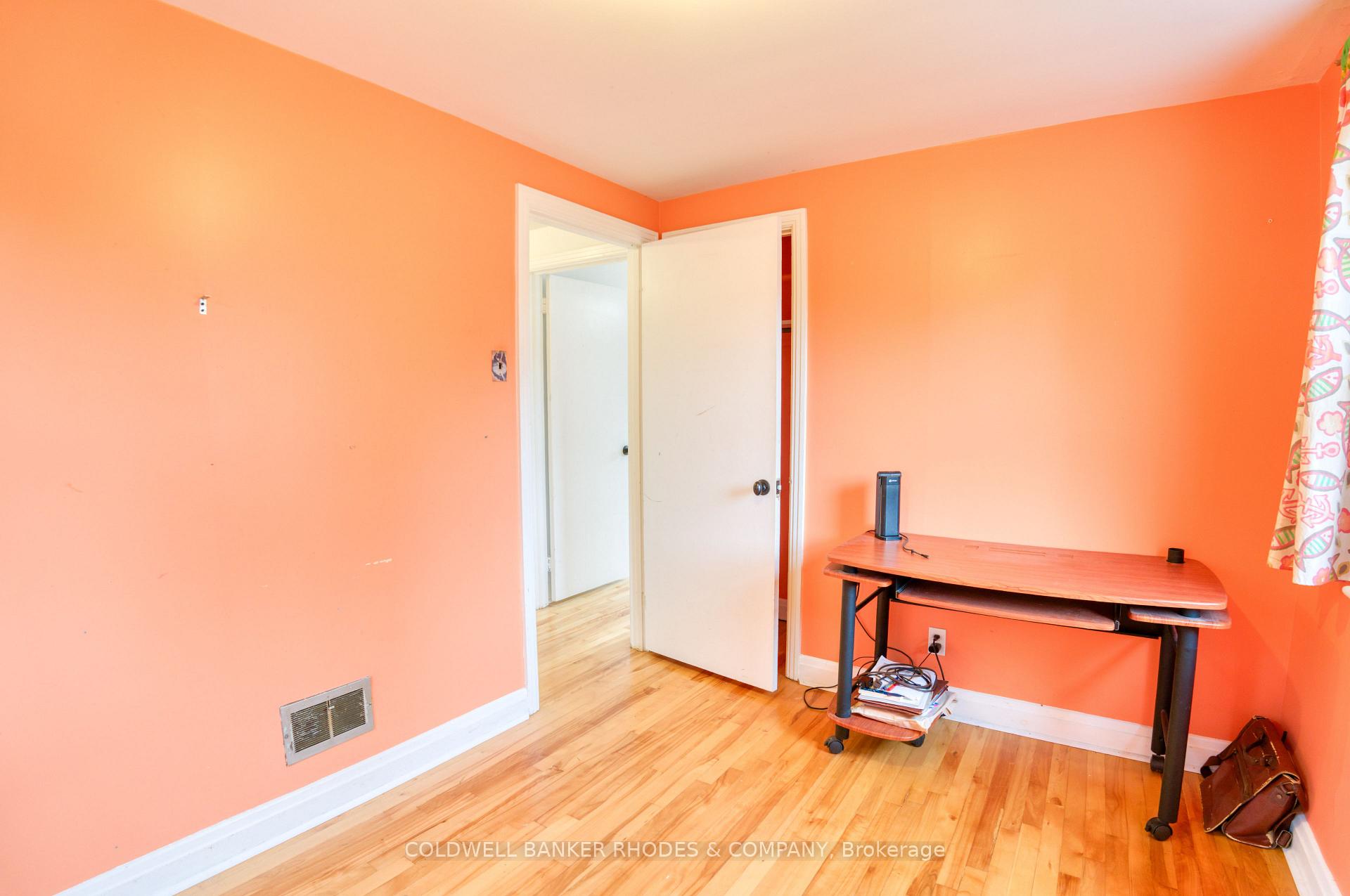 Photo 17 of 20 Bedford Crescent, Ottawa, Manor Park — HOMEH