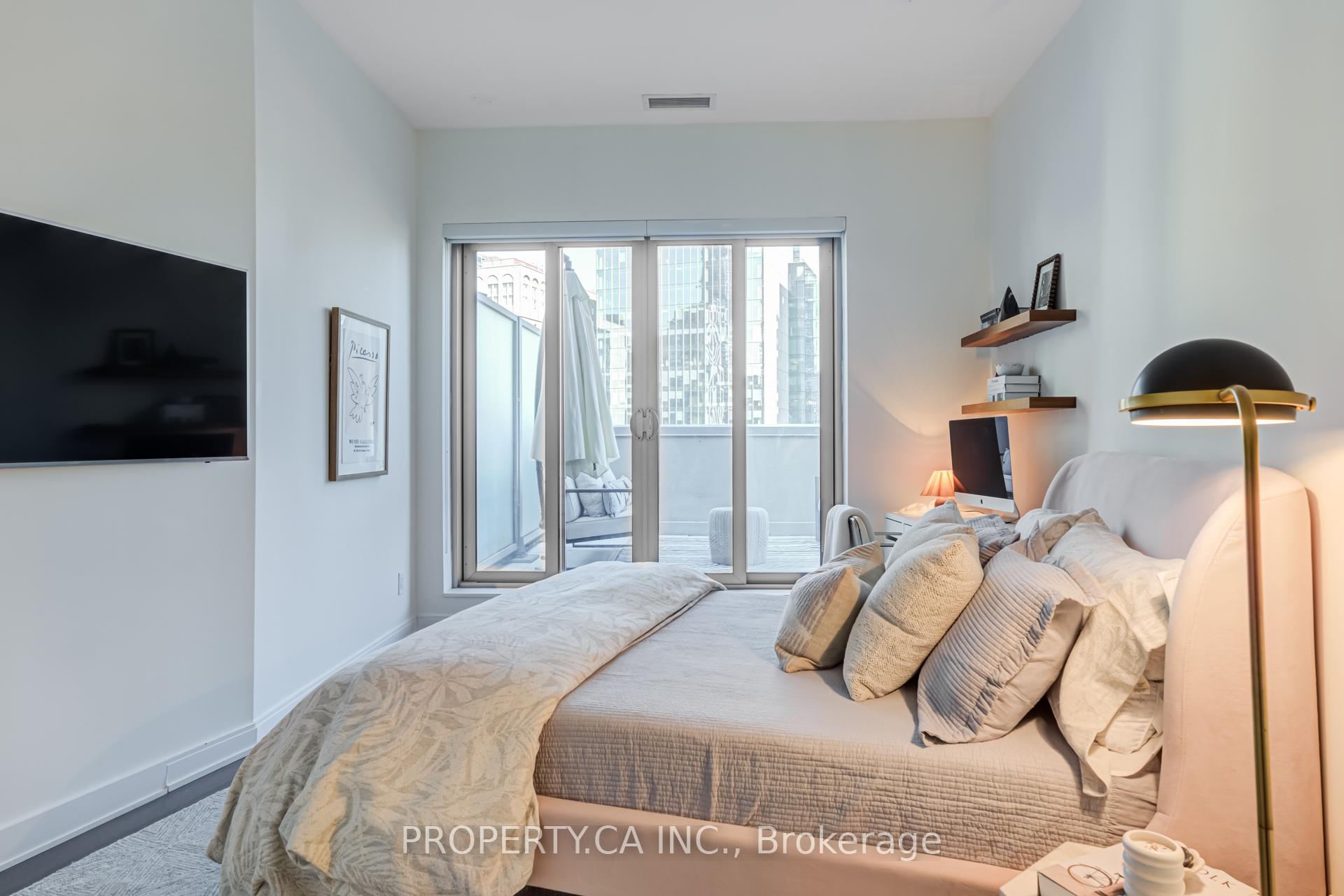 Photo 18 of Unit Ph1205, 55 Front Street E, Toronto, Waterfront Communities — HOMEH