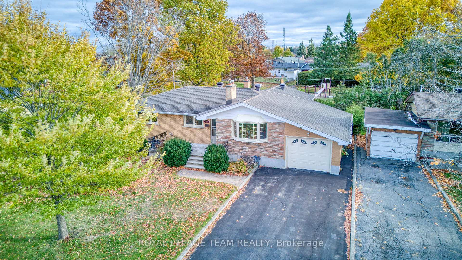 Photo 2 of 12 Oakview Avenue, Ottawa, Meadowlands/Crestview — HOMEH
