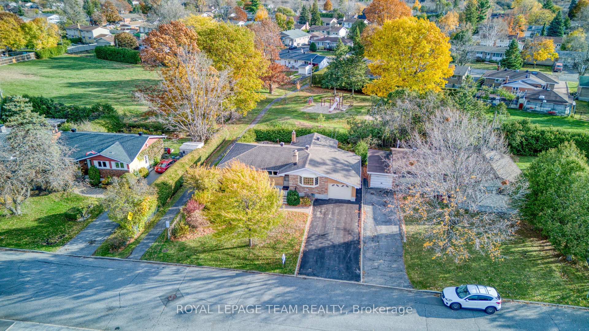 Photo 3 of 12 Oakview Avenue, Ottawa, Meadowlands/Crestview — HOMEH
