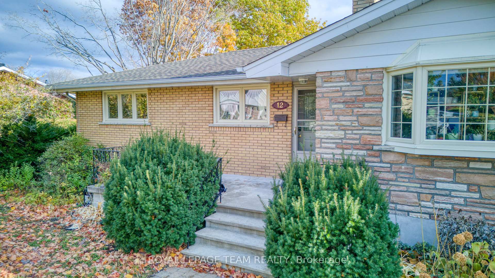 Photo 5 of 12 Oakview Avenue, Ottawa, Meadowlands/Crestview — HOMEH