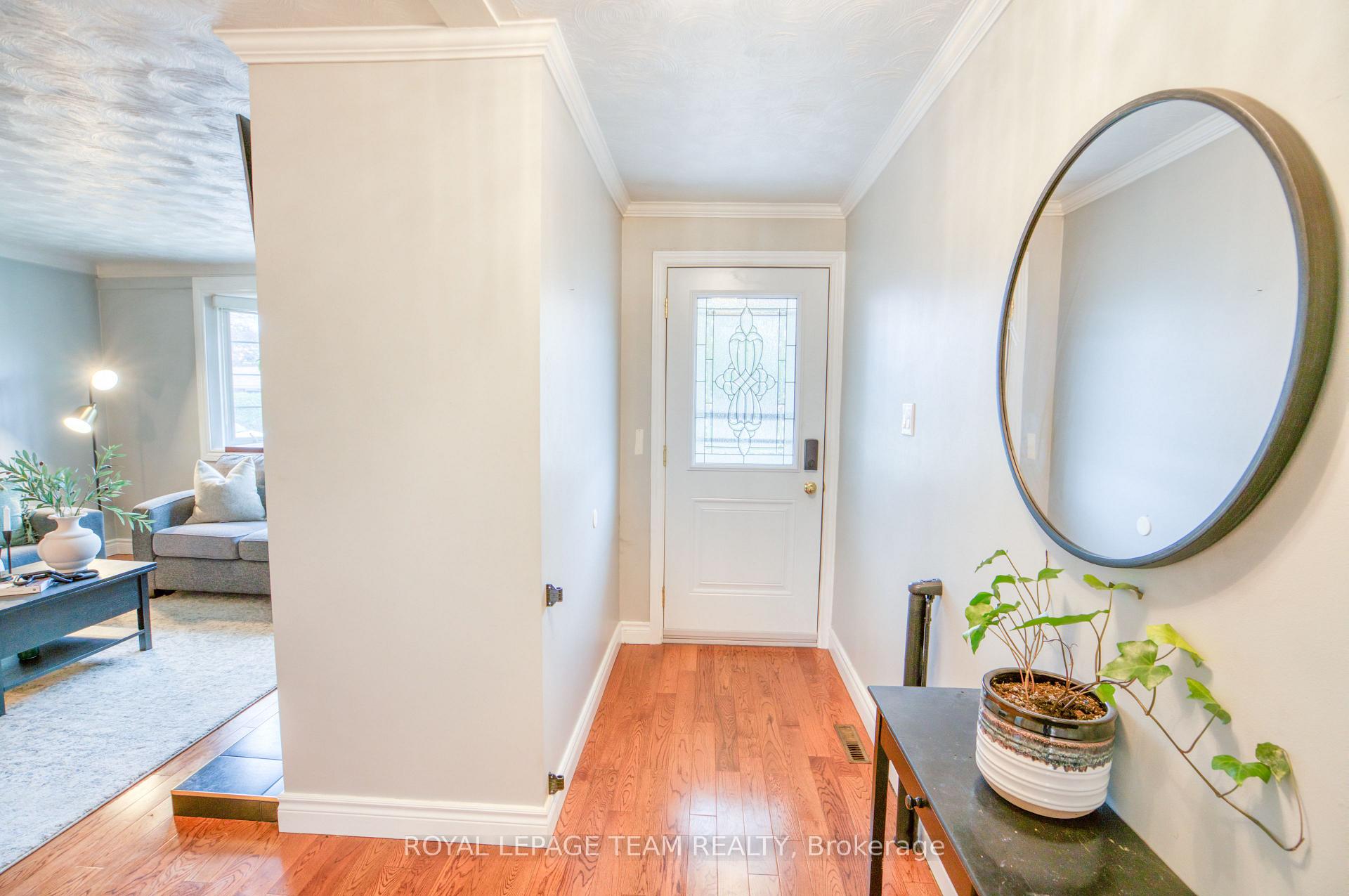 Photo 6 of 12 Oakview Avenue, Ottawa, Meadowlands/Crestview — HOMEH