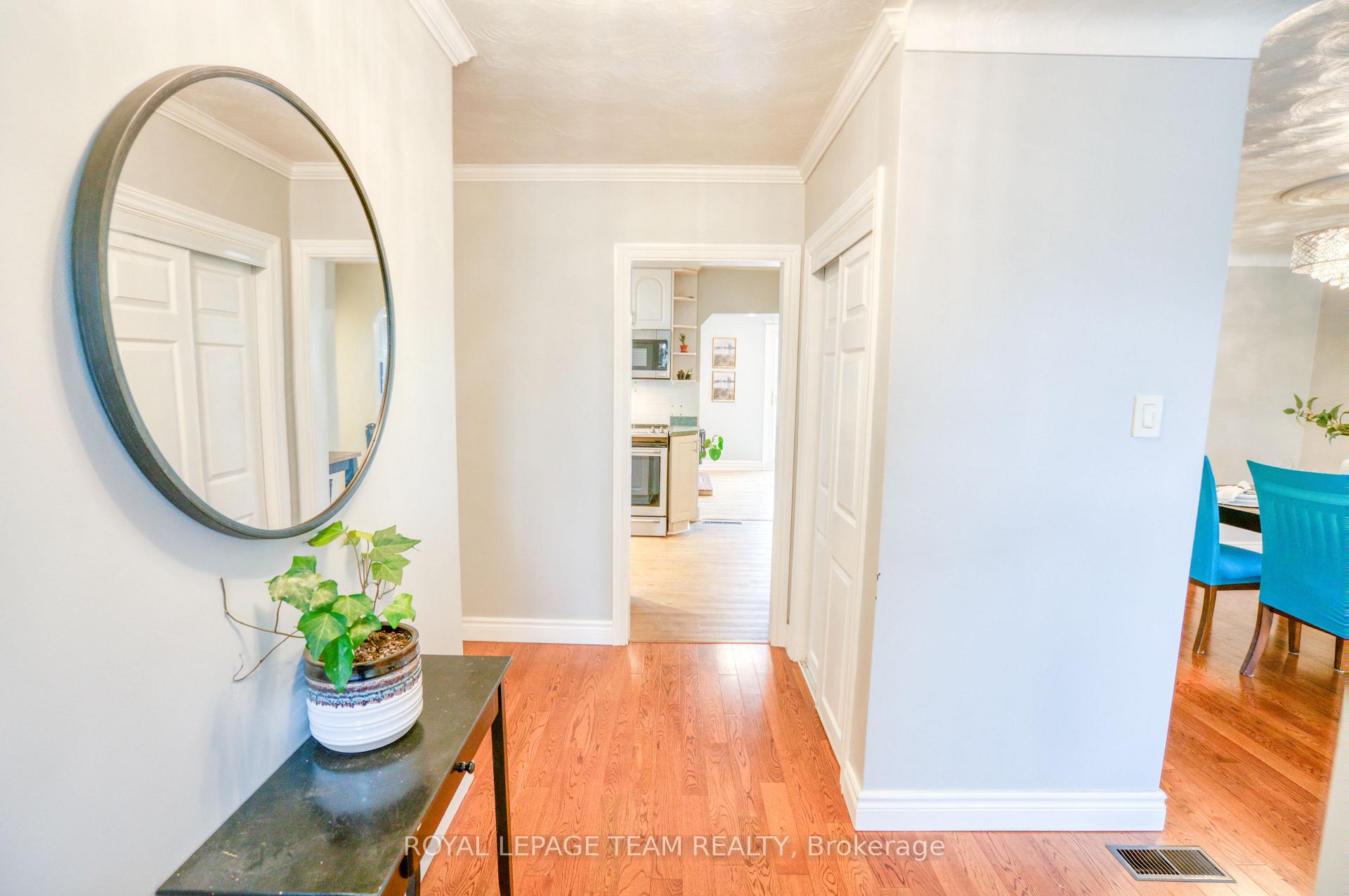 Photo 7 of 12 Oakview Avenue, Ottawa, Meadowlands/Crestview — HOMEH