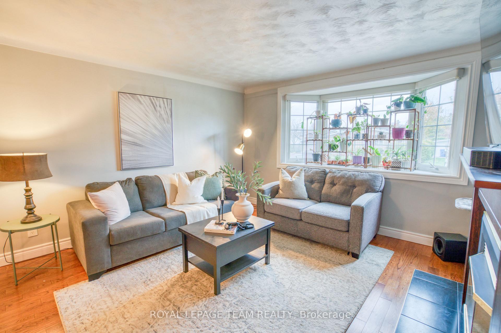 Photo 8 of 12 Oakview Avenue, Ottawa, Meadowlands/Crestview — HOMEH