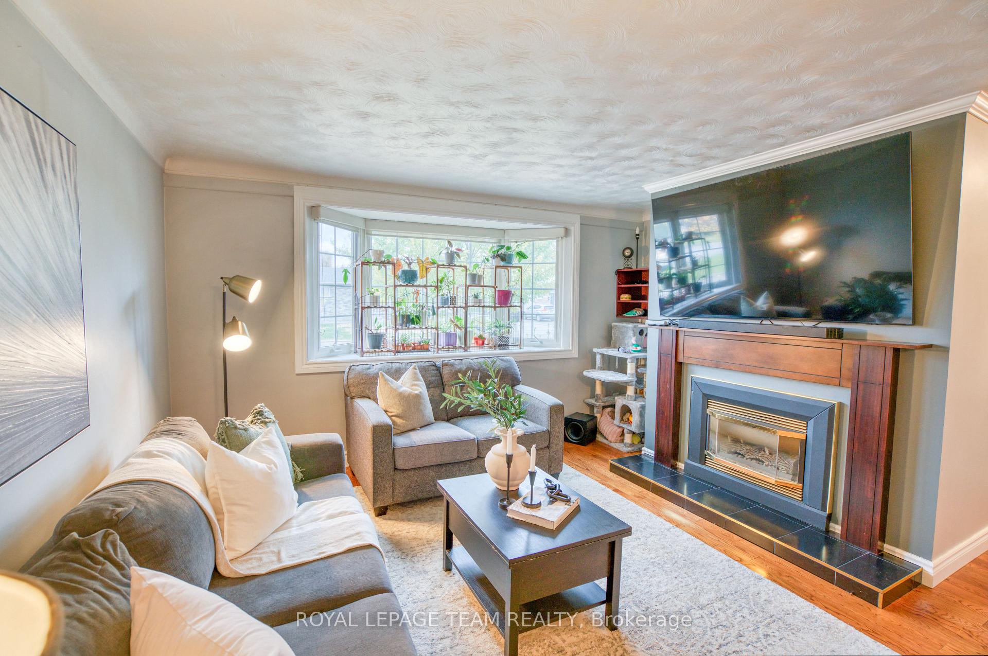 Photo 9 of 12 Oakview Avenue, Ottawa, Meadowlands/Crestview — HOMEH