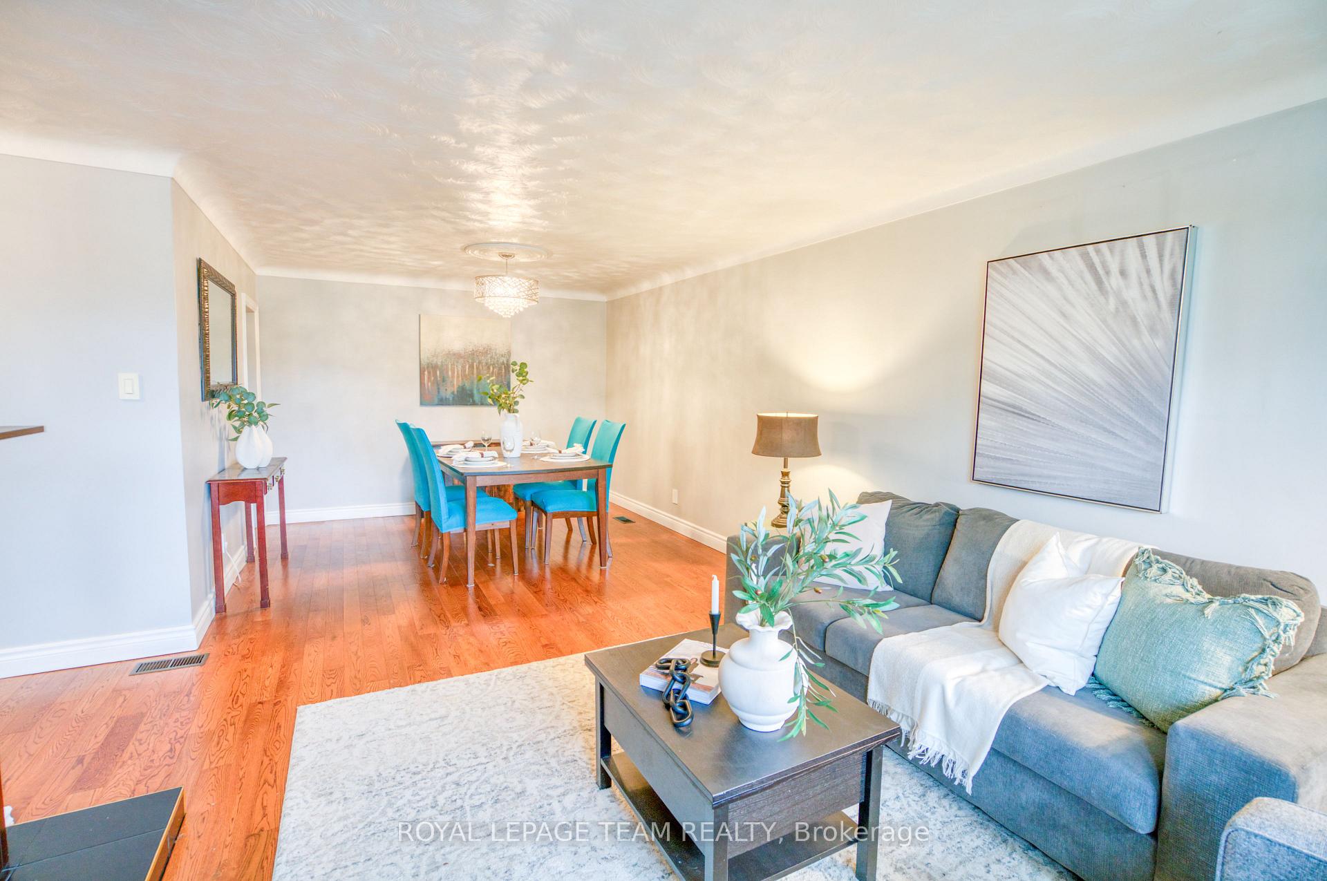 Photo 10 of 12 Oakview Avenue, Ottawa, Meadowlands/Crestview — HOMEH
