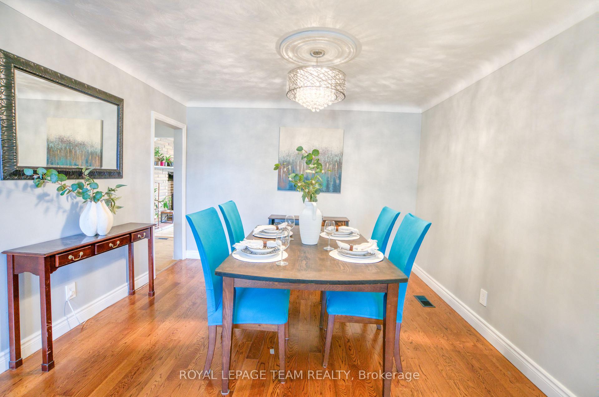 Photo 11 of 12 Oakview Avenue, Ottawa, Meadowlands/Crestview — HOMEH