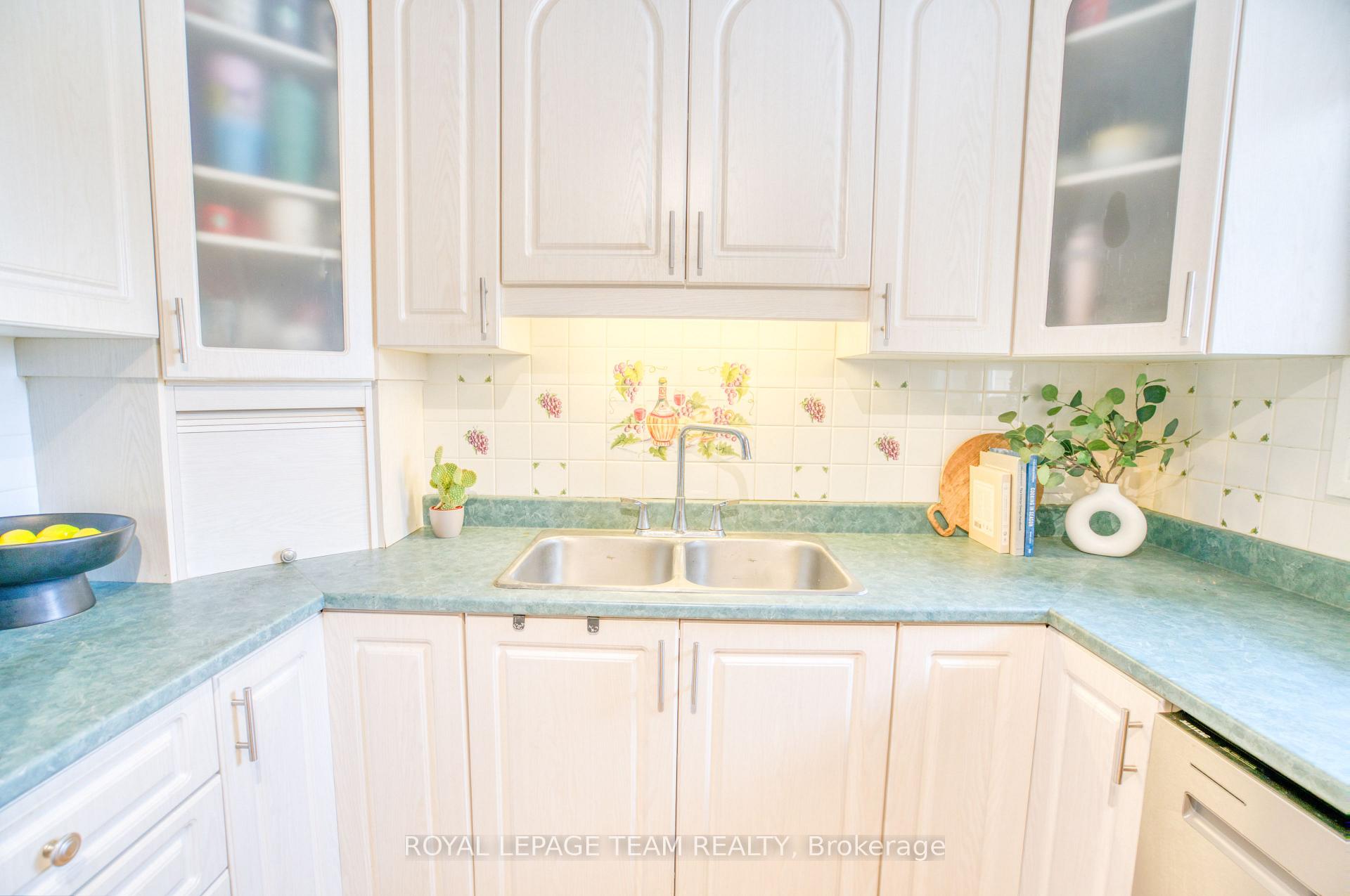 Photo 15 of 12 Oakview Avenue, Ottawa, Meadowlands/Crestview — HOMEH