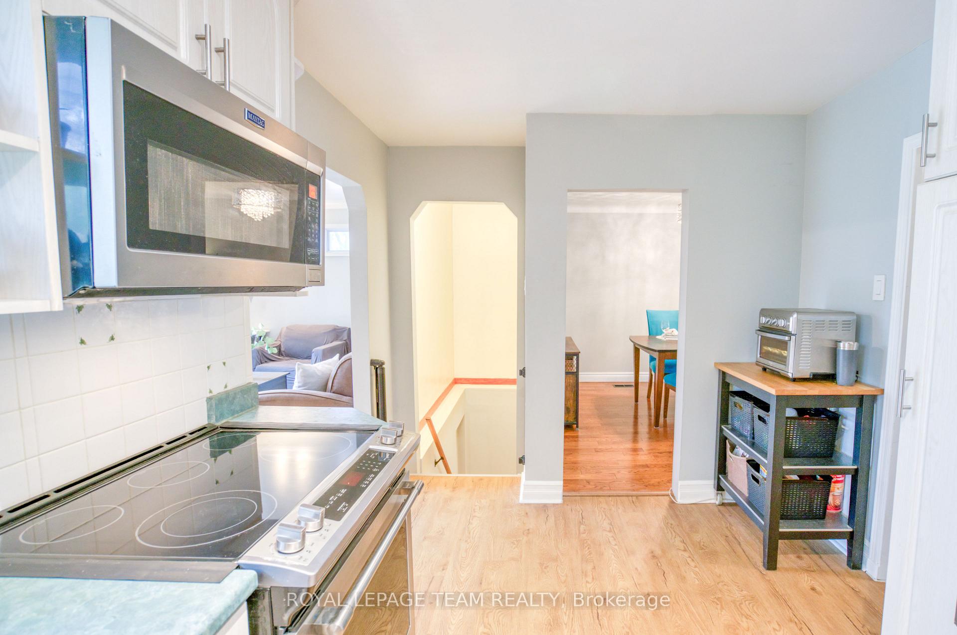 Photo 16 of 12 Oakview Avenue, Ottawa, Meadowlands/Crestview — HOMEH
