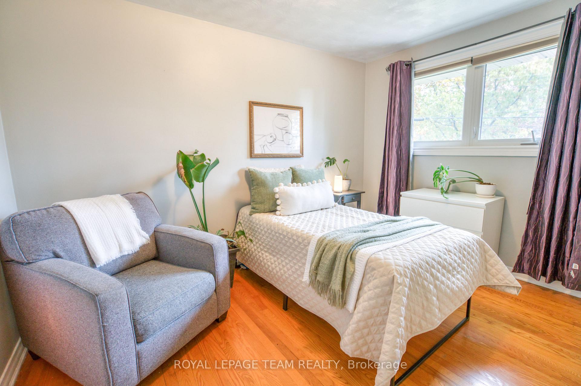 Photo 22 of 12 Oakview Avenue, Ottawa, Meadowlands/Crestview — HOMEH