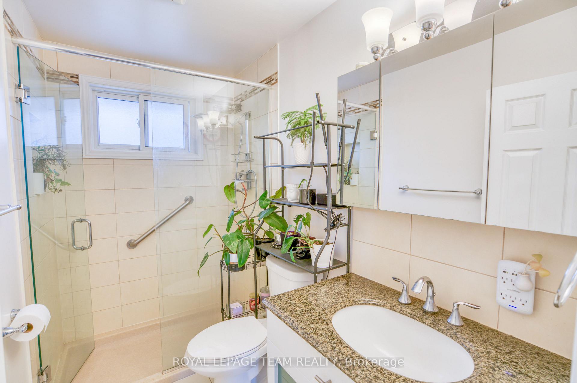 Photo 24 of 12 Oakview Avenue, Ottawa, Meadowlands/Crestview — HOMEH