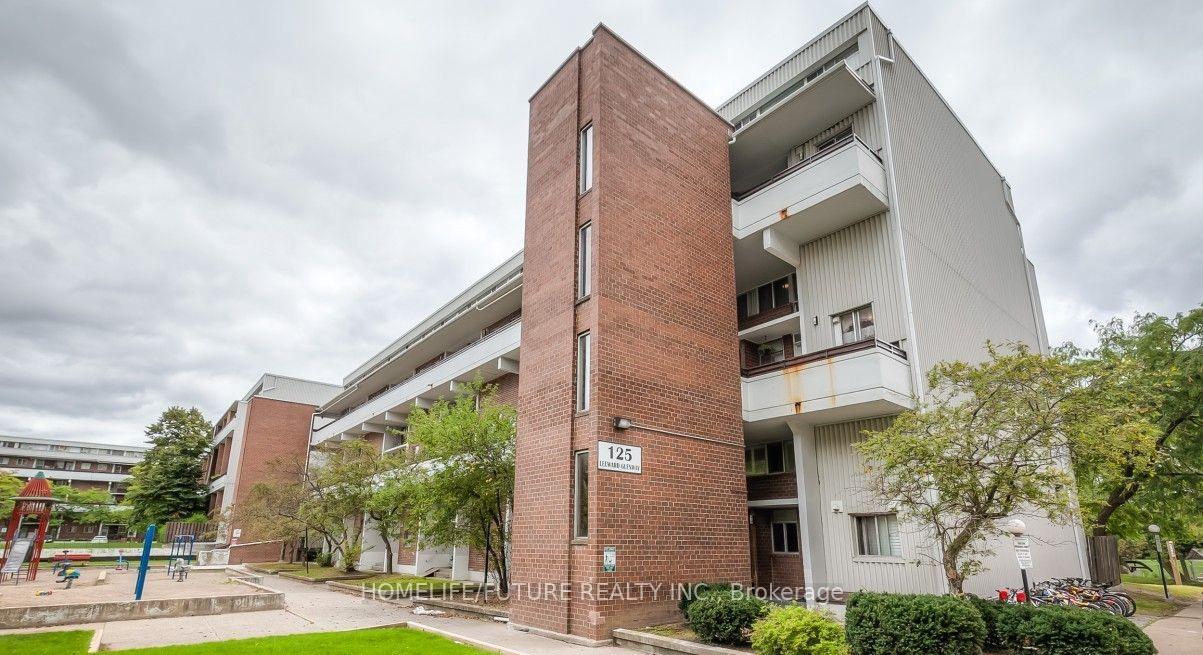 Front of Unit 319, 125 Leeward Glenway