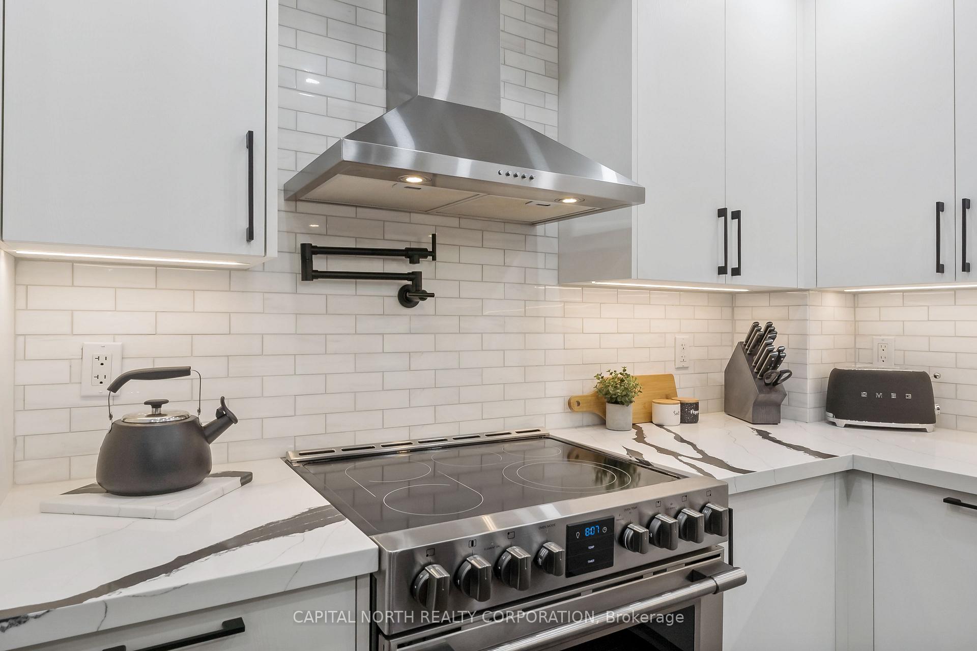 Photo 6 of Unit 903, 52 Coles Avenue, Vaughan, Vaughan Grove — HOMEH