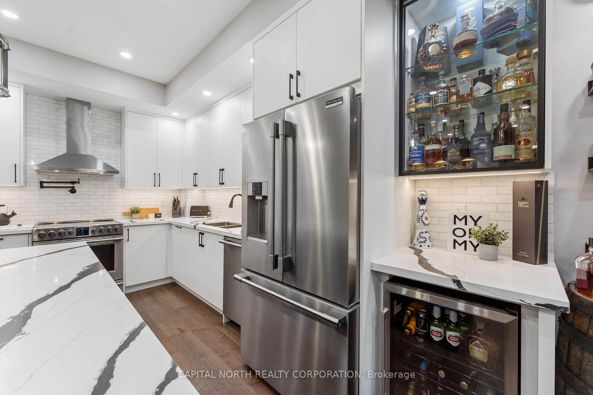 Photo 5 of Unit 903, 52 Coles Avenue, Vaughan, Vaughan Grove — HOMEH