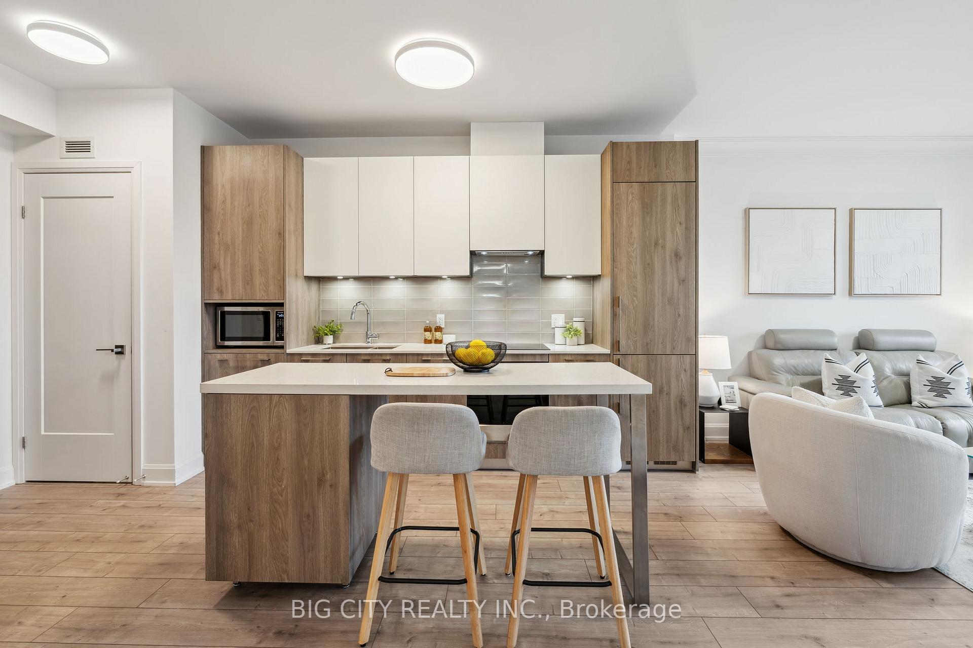 Photo 3 of Unit 512, 38 Water Walk Drive, Markham, Unionville — HOMEH