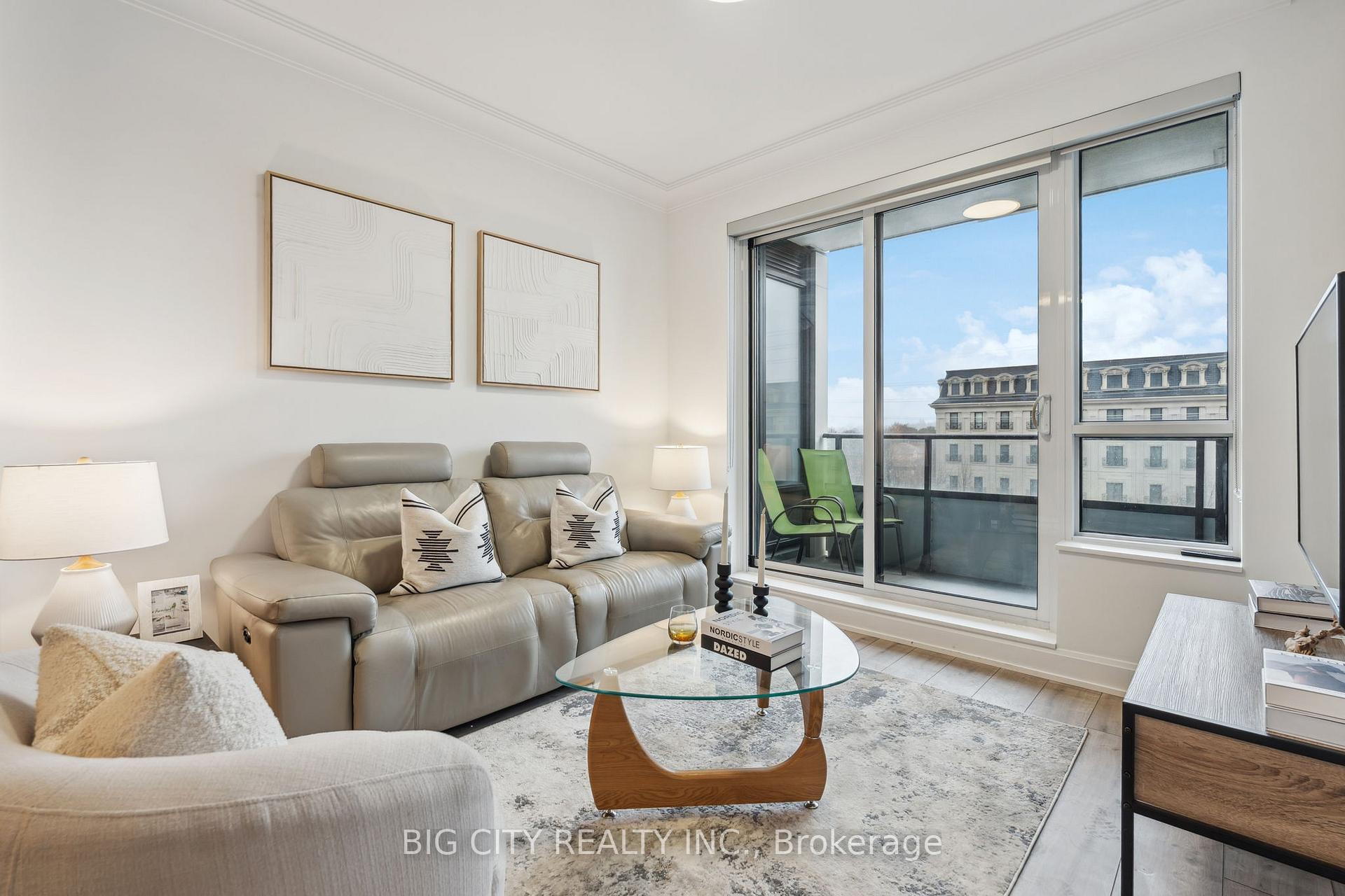 Photo 5 of Unit 512, 38 Water Walk Drive, Markham, Unionville — HOMEH