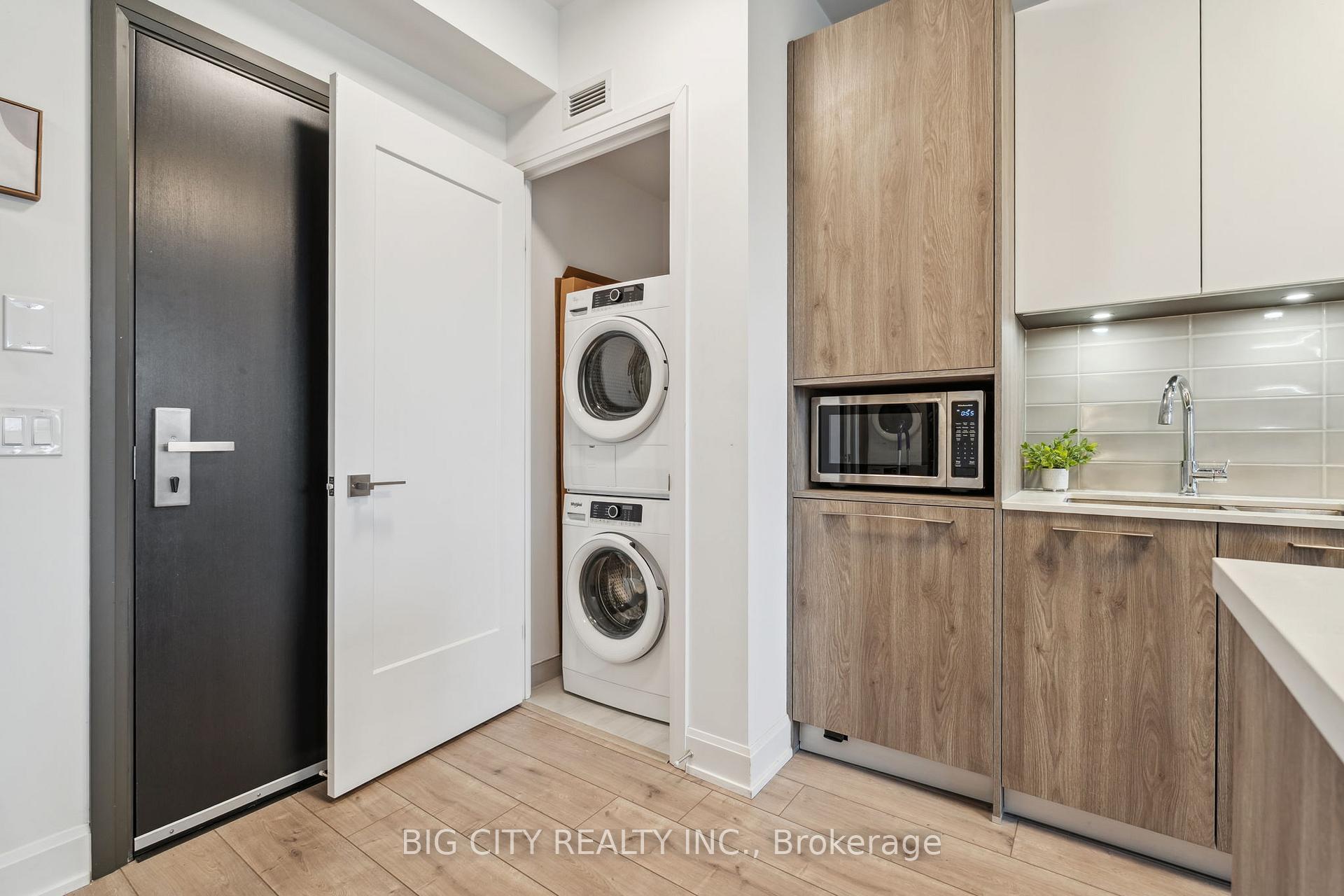 Photo 13 of Unit 512, 38 Water Walk Drive, Markham, Unionville — HOMEH