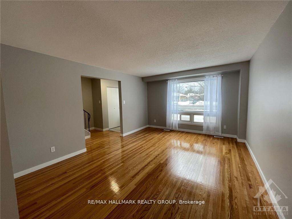 Photo 3 of 897 Maitland Avenue, Ottawa, McKellar Heights — HOMEH