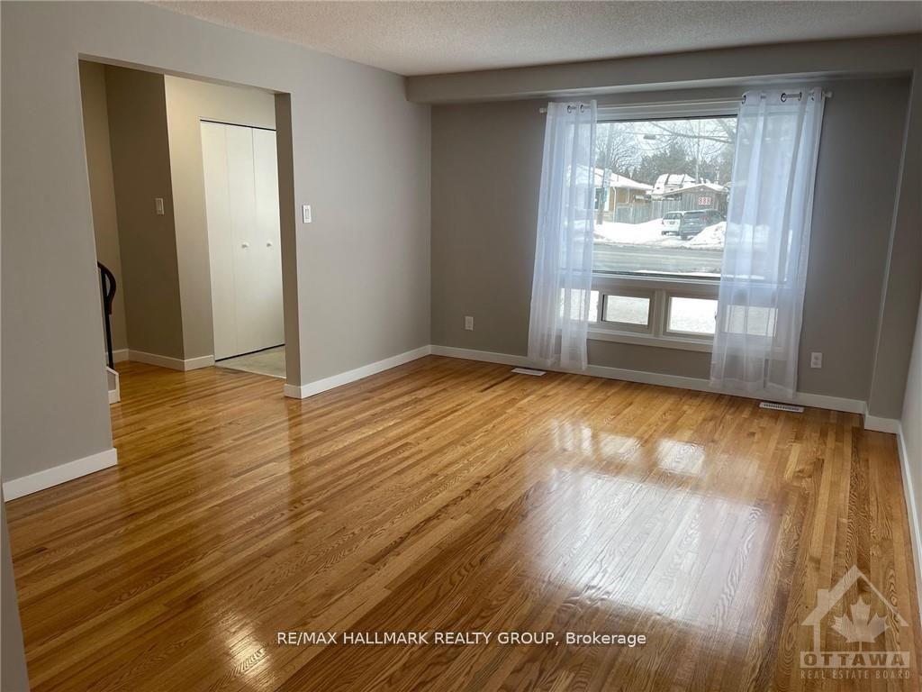 Photo 4 of 897 Maitland Avenue, Ottawa, McKellar Heights — HOMEH