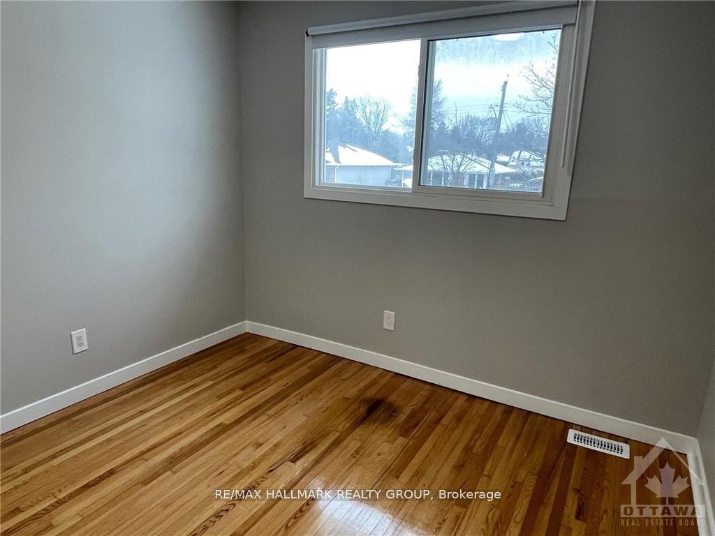 Photo 13 of 897 Maitland Avenue, Ottawa, McKellar Heights — HOMEH