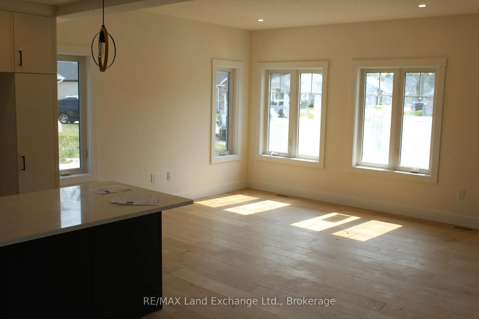 Photo 5 of 766 Campbell Avenue, Kincardine — HOMEH