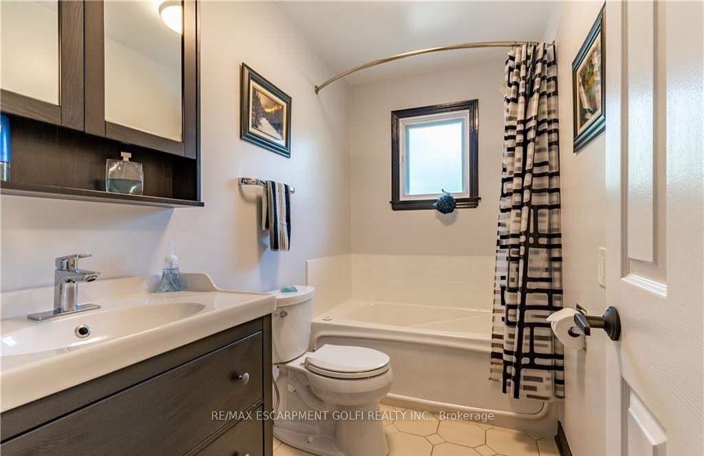 Photo 6 of Unit 2, 3999 Locust Lane, Lincoln, Lincoln Lake — HOMEH