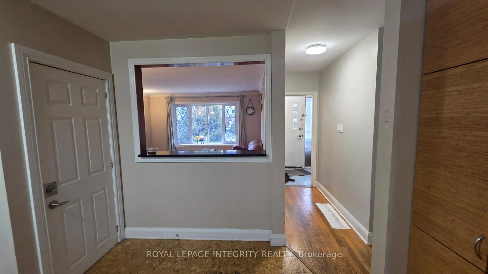 Photo 2 of Unit 1, 176 Oakridge Boulevard, Ottawa, Meadowlands/Crestview — HOMEH