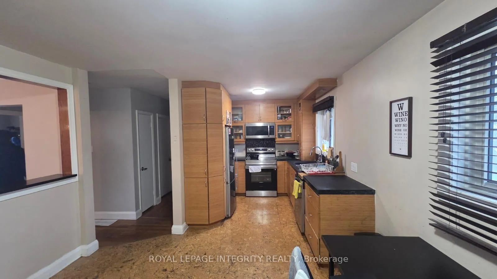 Photo 4 of Unit 1, 176 Oakridge Boulevard, Ottawa, Meadowlands/Crestview — HOMEH