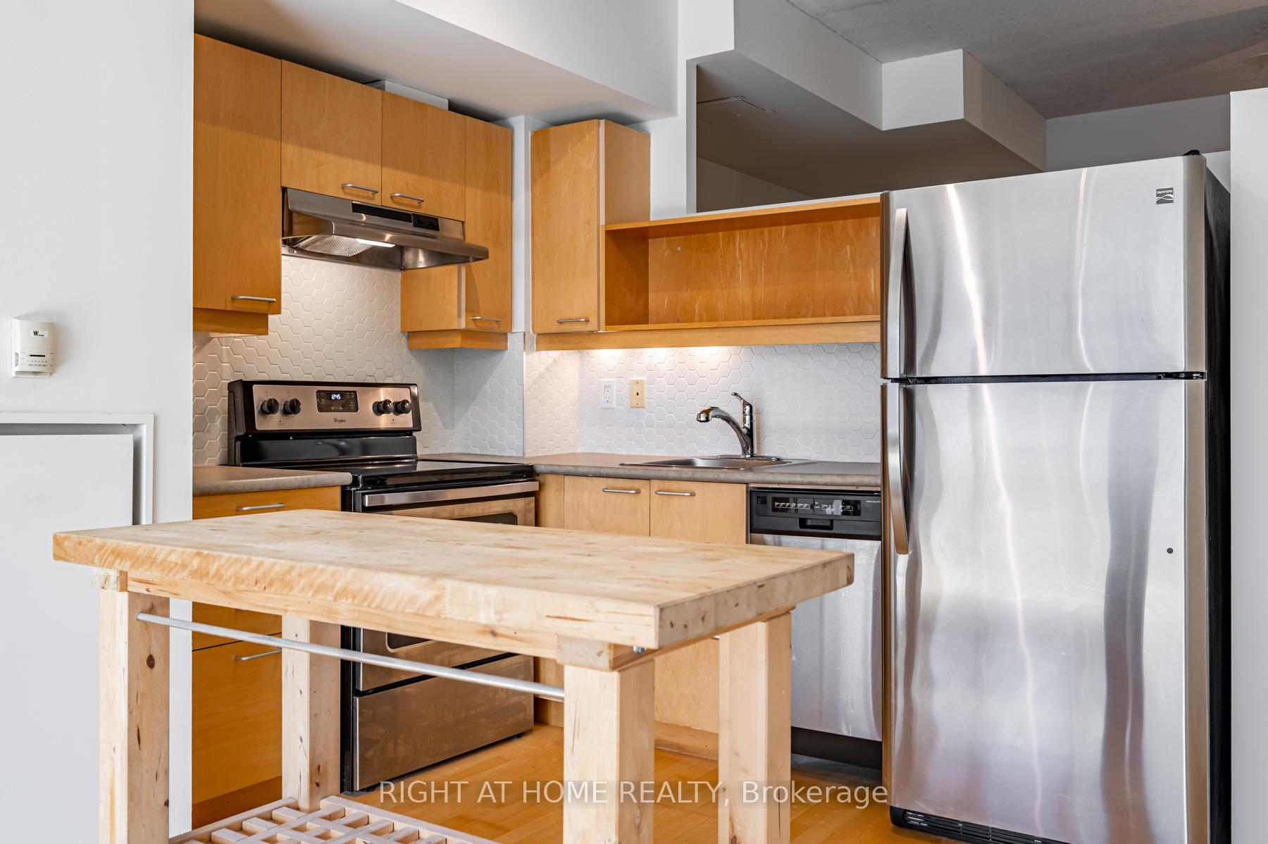 Photo 9 of Unit 726, 333 Adelaide Street E, Toronto, Moss Park — HOMEH