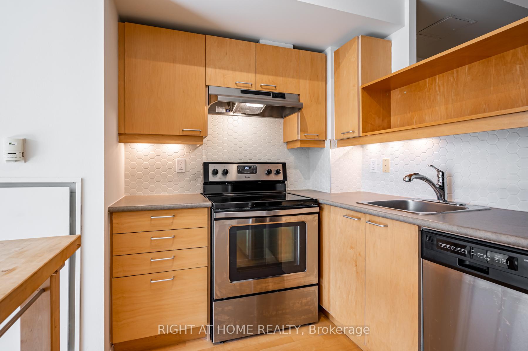 Photo 13 of Unit 726, 333 Adelaide Street E, Toronto, Moss Park — HOMEH