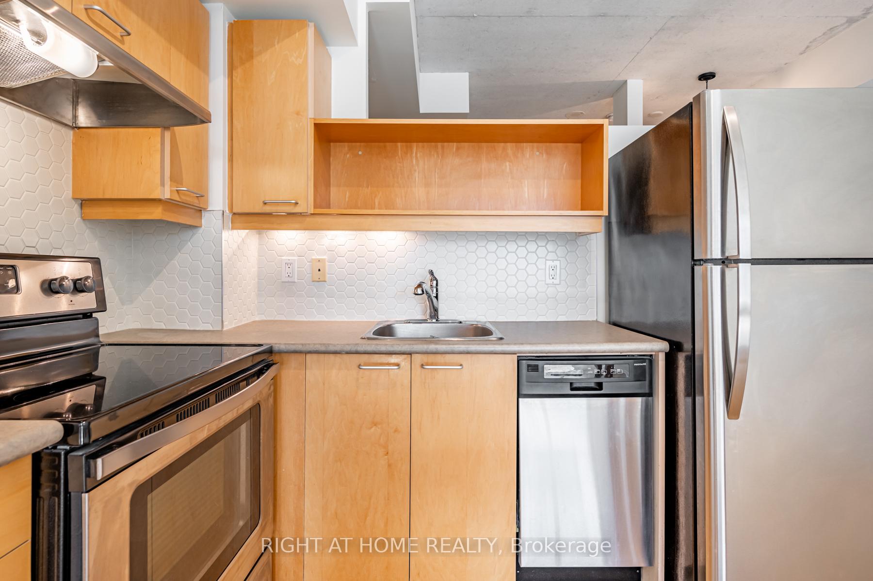 Photo 8 of Unit 726, 333 Adelaide Street E, Toronto, Moss Park — HOMEH