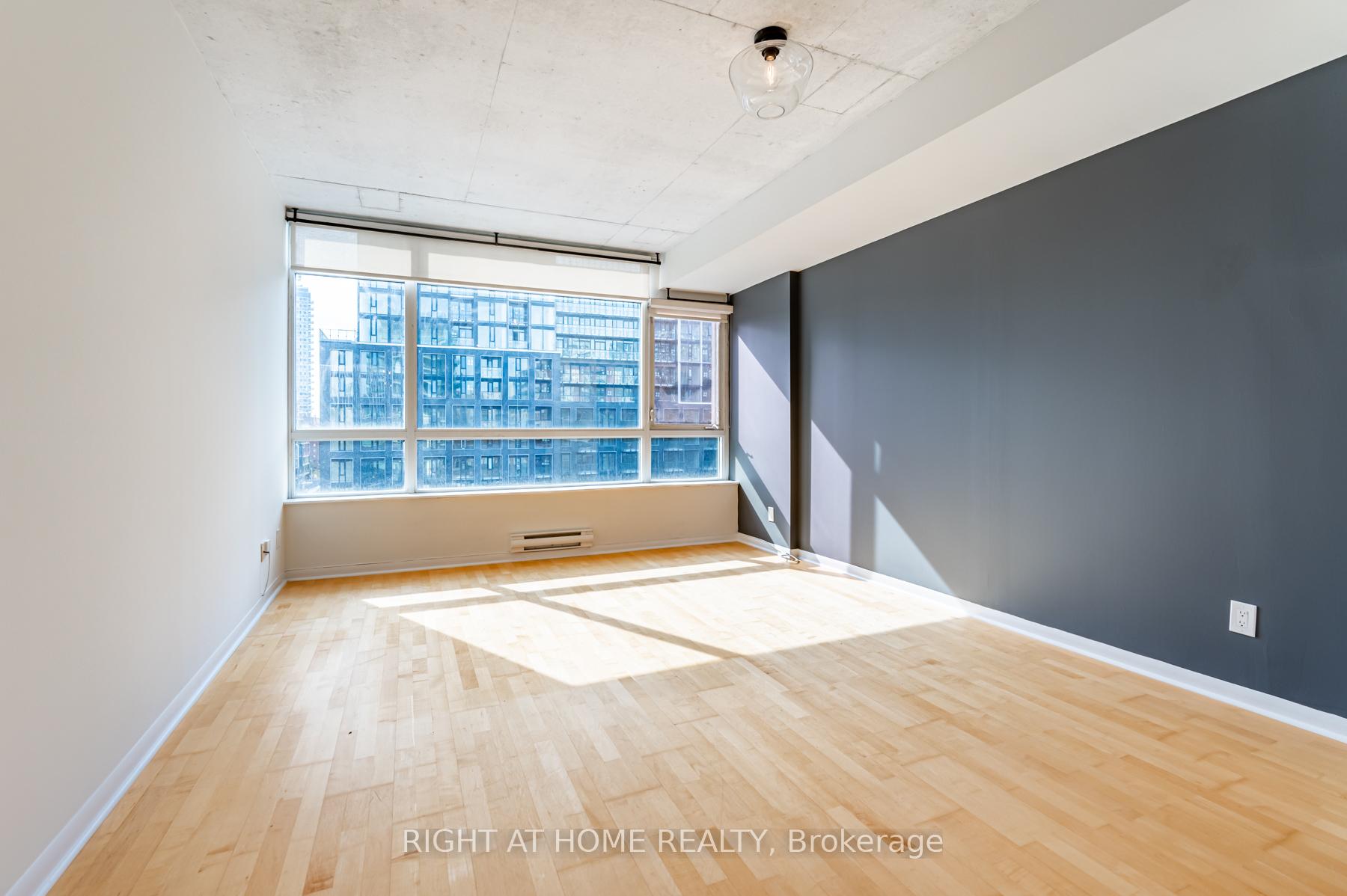 Photo 3 of Unit 726, 333 Adelaide Street E, Toronto, Moss Park — HOMEH