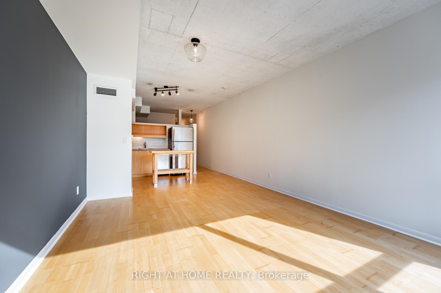 Photo 2 of Unit 726, 333 Adelaide Street E, Toronto, Moss Park — HOMEH