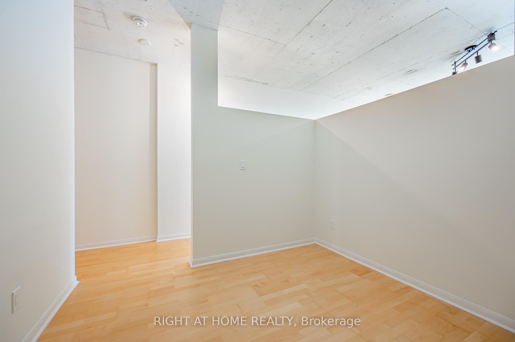 Photo 10 of Unit 726, 333 Adelaide Street E, Toronto, Moss Park — HOMEH