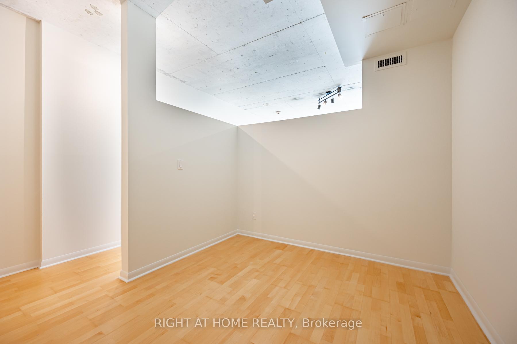 Photo 18 of Unit 726, 333 Adelaide Street E, Toronto, Moss Park — HOMEH