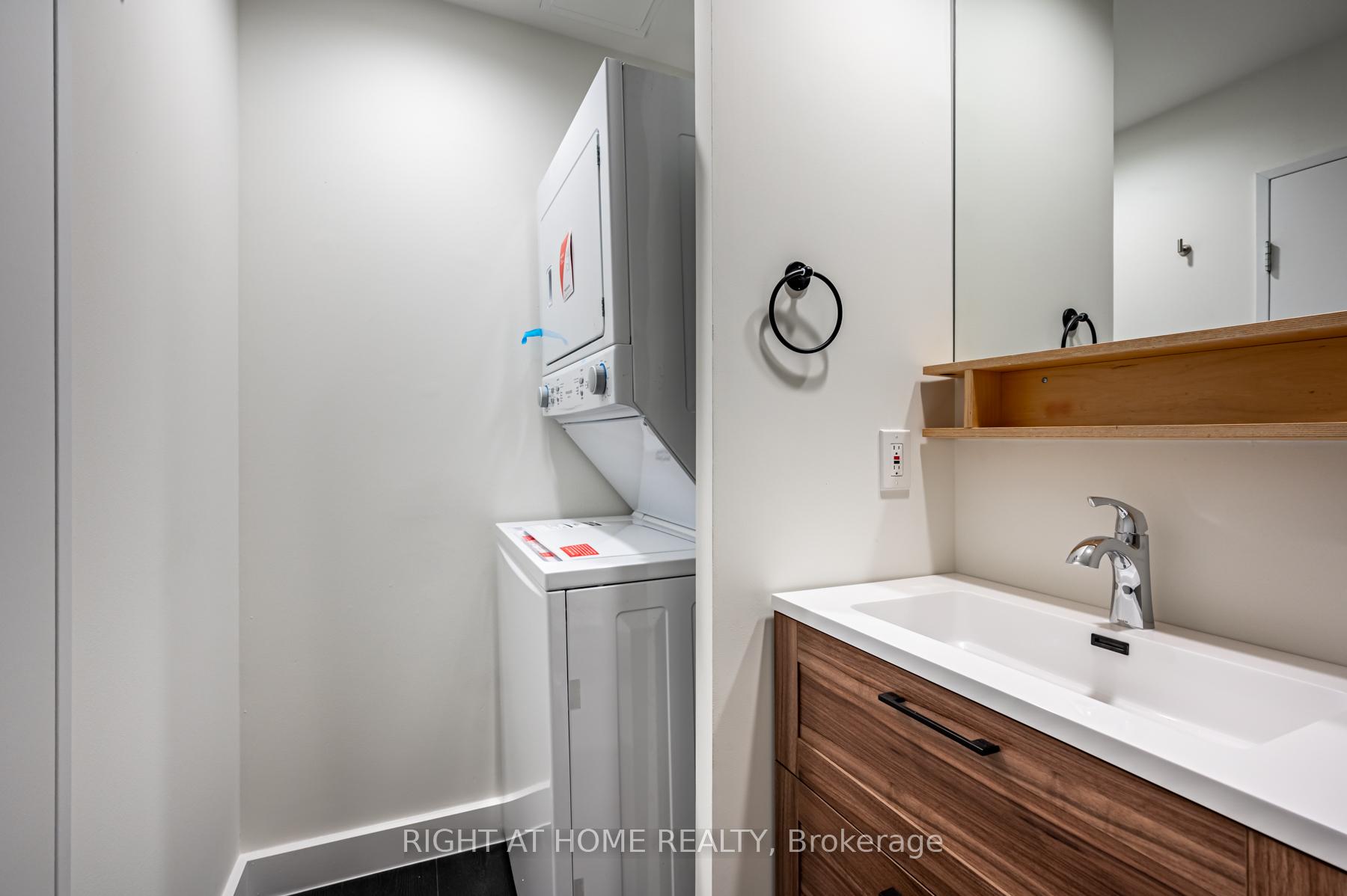 Photo 5 of Unit 726, 333 Adelaide Street E, Toronto, Moss Park — HOMEH